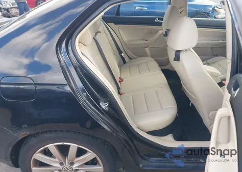 2010 Volkswagen Jetta Wolfsburg Edition from USA, damaged, VIN 3VWRJ7AJ8AM020500